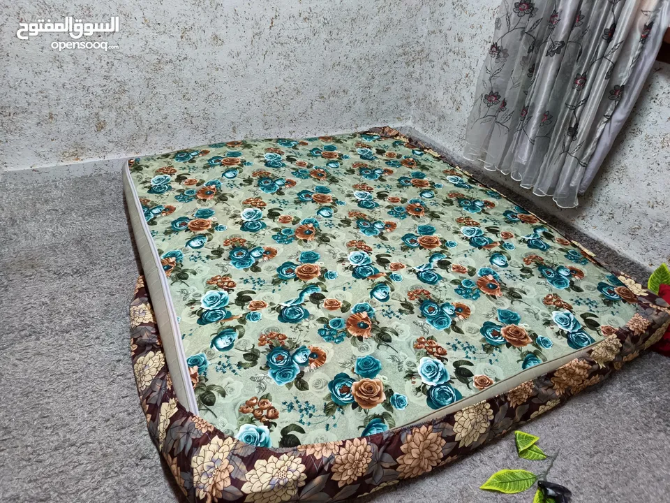 طقم كنب نظيف مع فرشه تخت مزوج مع برادي
