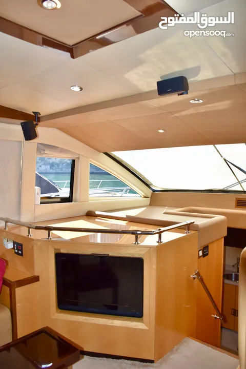 شركة تاجير يخوت في دبي مارينا مول للبيع