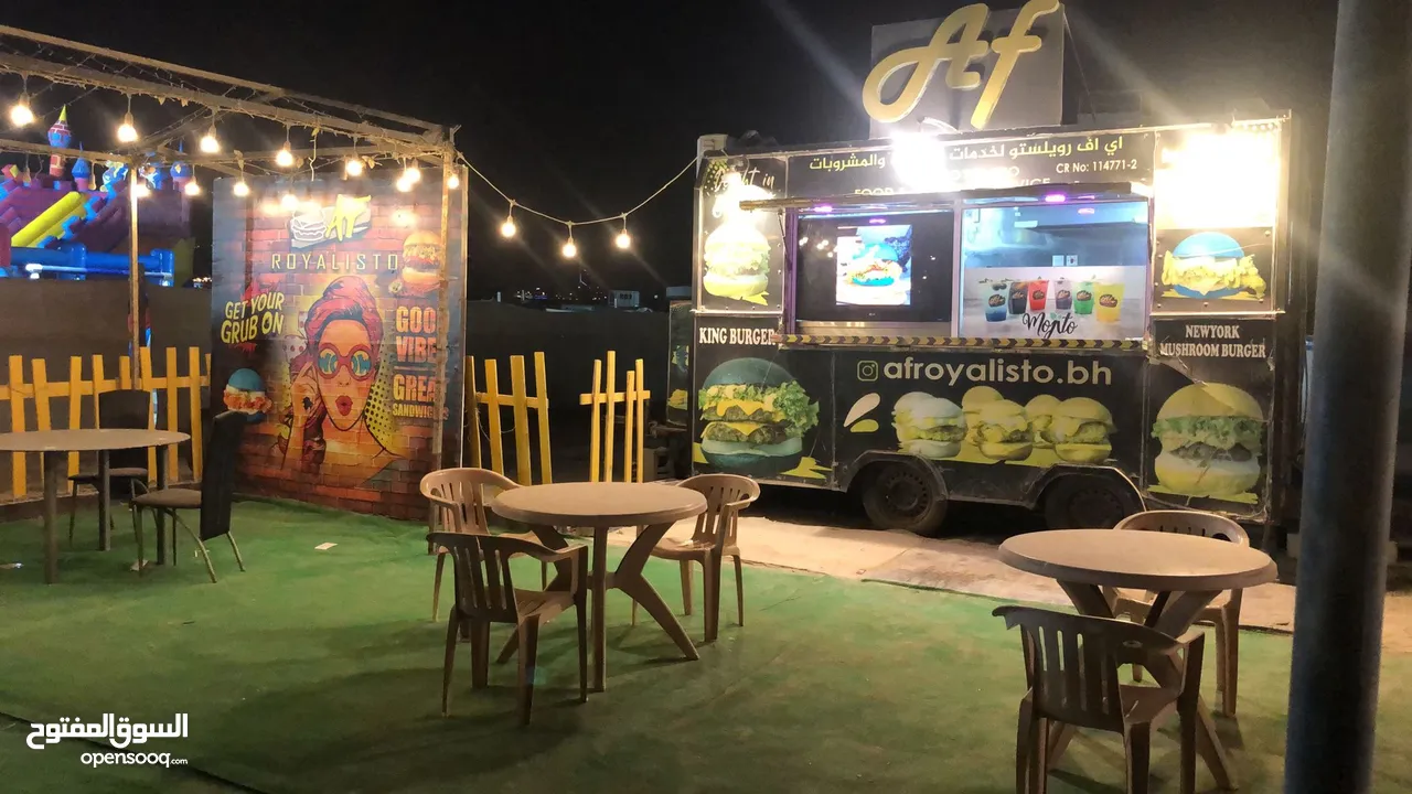 FOOD TRUCK FOR SALE WITH FULL OUTDOOR SETUP