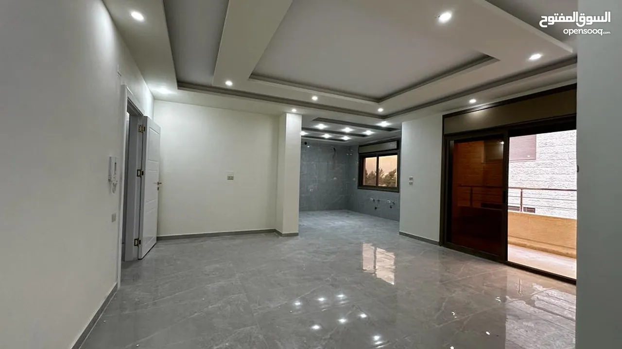 شقة جديدة للبيع مطبخ راكب قرب ب قصر العوادين دوار صحارى مساحة 175م