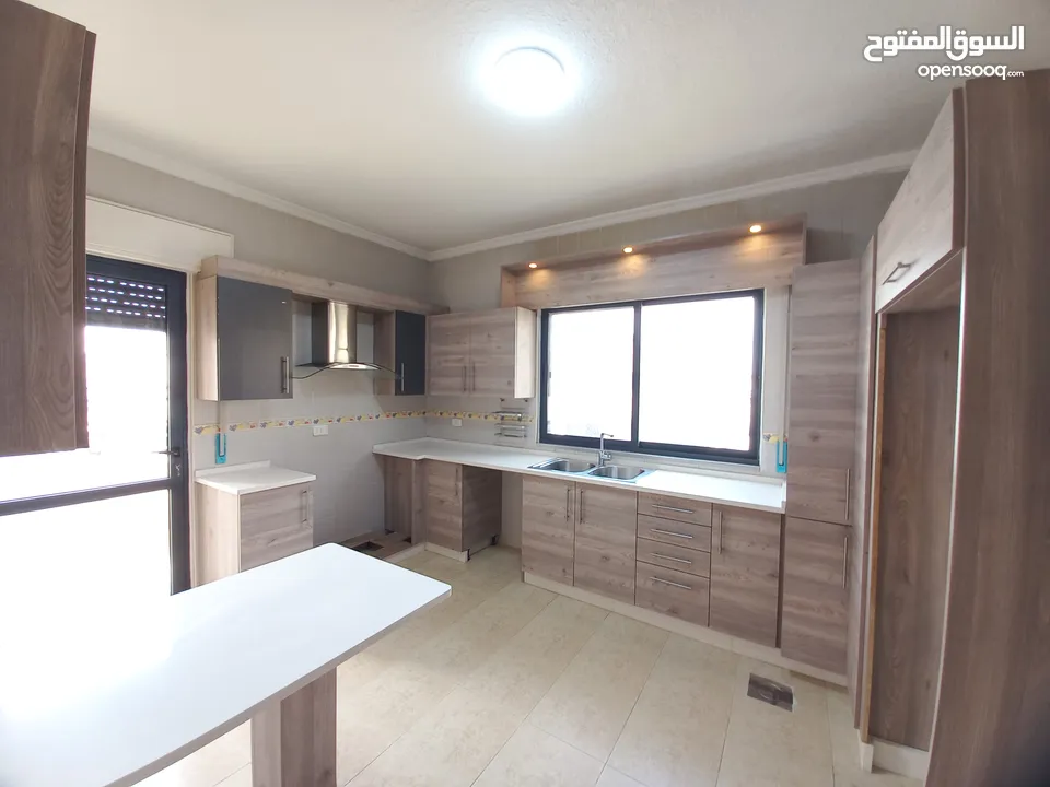 شقة غير مفروشة للإيجار 200م2 ( Property 19174 )-175055046