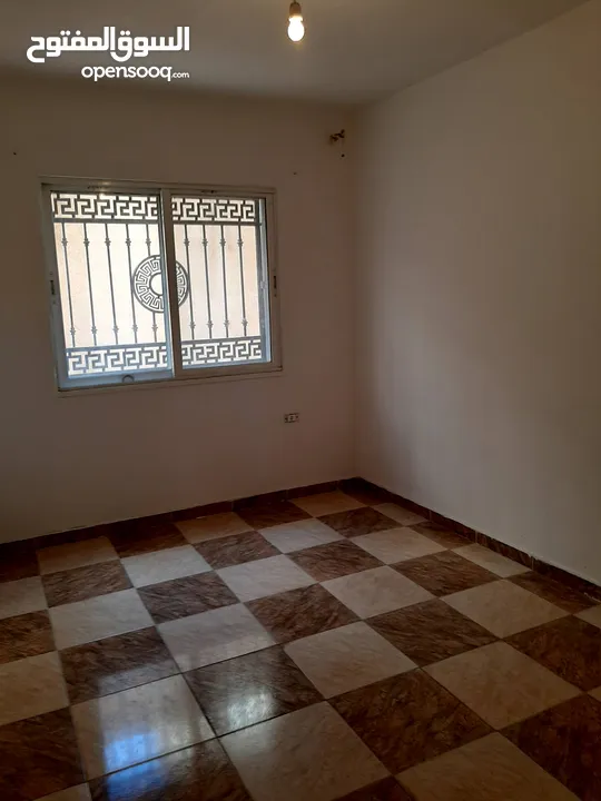 شقة أرضية قرب جامعة اليرموك