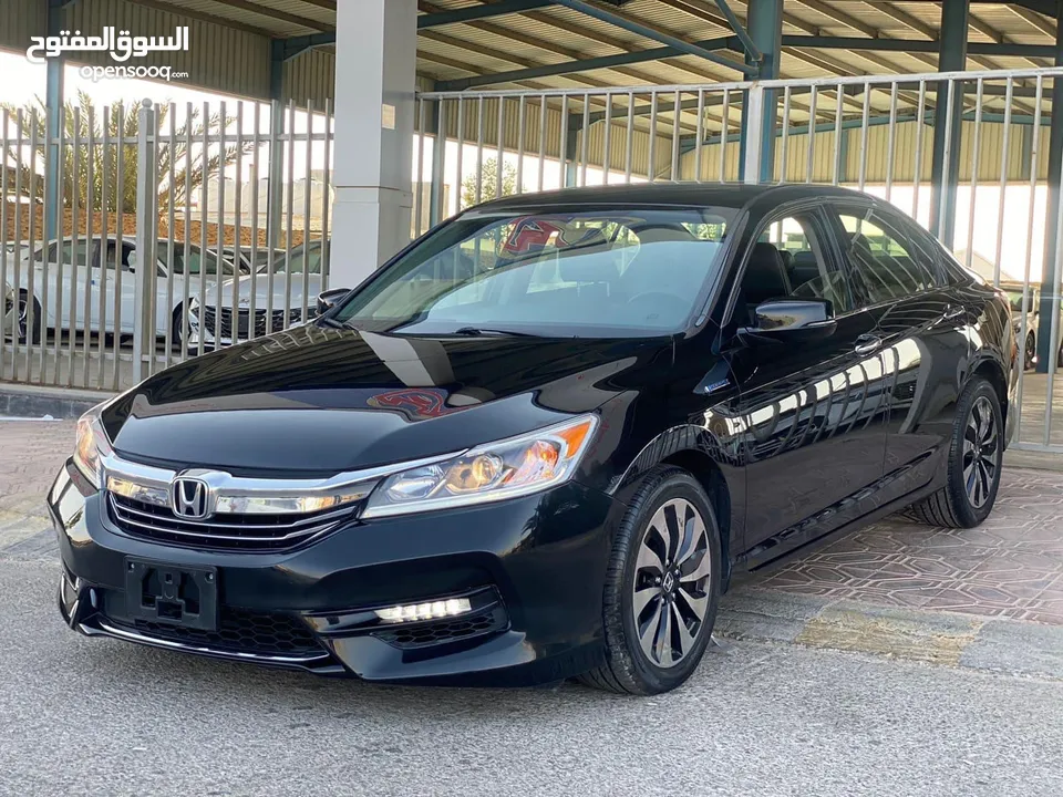 Honda Accord Hybrid clean title 2017 (حرة)