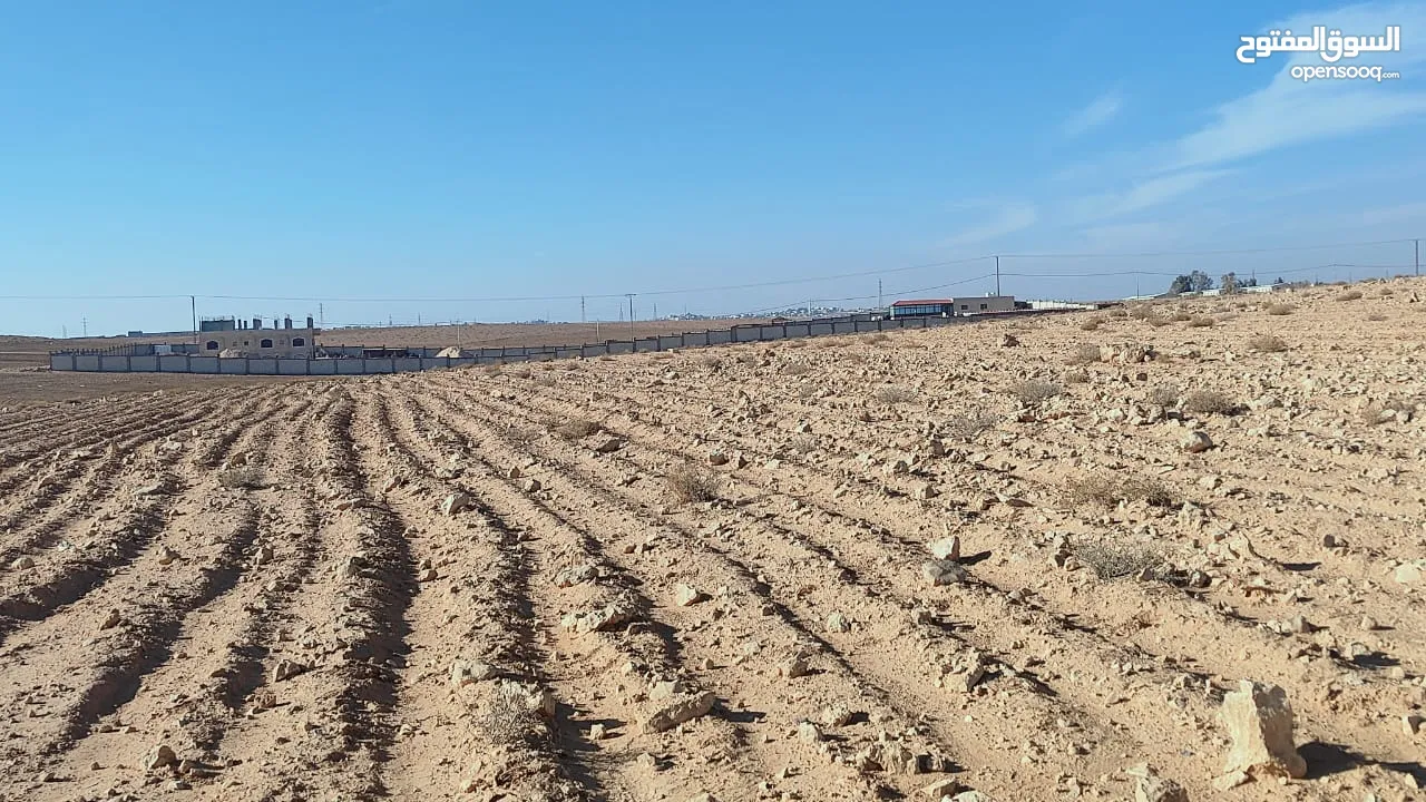 ارض للبيع في الموقر لبناء شاليهات أو مزرعة ريفية أو للسكن