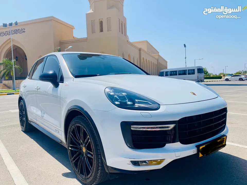 Porsche Cayenne GTS 2016 Oman