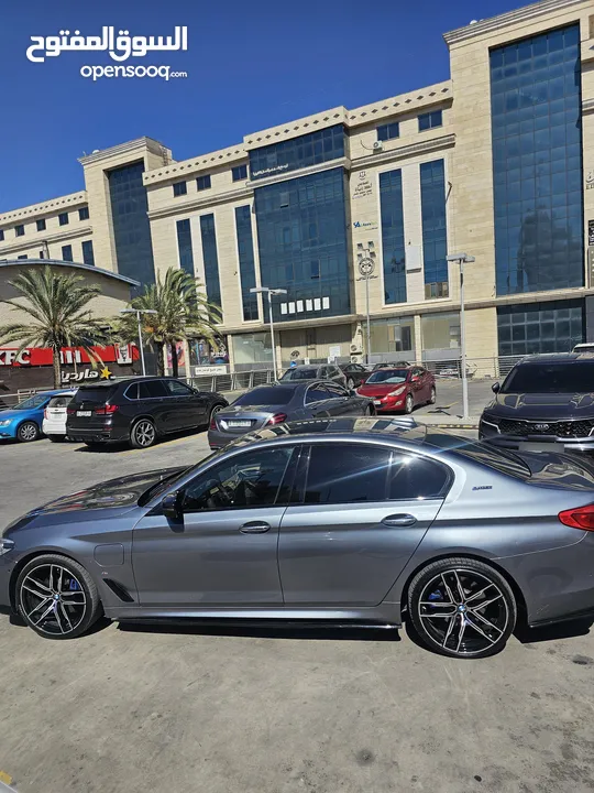 سيارة BMW فاخرة