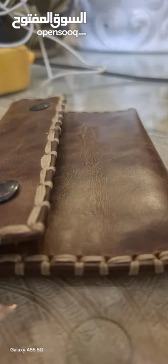 محفظة ايطالي صنع يدوي HandMade جلد طبيعي صافي اصلي من الداخل والخارج (جديدة)  حجمها ممتاز مناسب لاي
