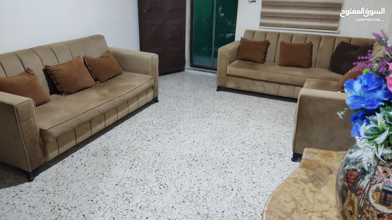 منزل مستقل للبيع الزرقاء شارع الثلاثين بسعر مغري
