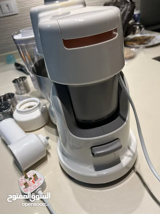 خلاط، قشارة، عجانة  Moulinex QA200 Masterchef compact صناعة فرنسية اصلية