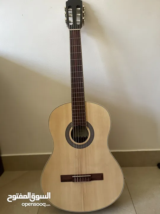Admira Java Classical Guitar – Excellent Condition.   غيتار كلاسيكي Admira Java بحالة ممتازة