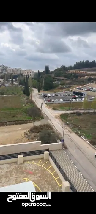 شقه للبيع في منطقه بيرزيت مساحه 145متر السعر 90الف دولار