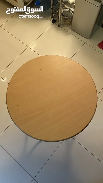 طاولة بحالة ممتازة   Table great condition