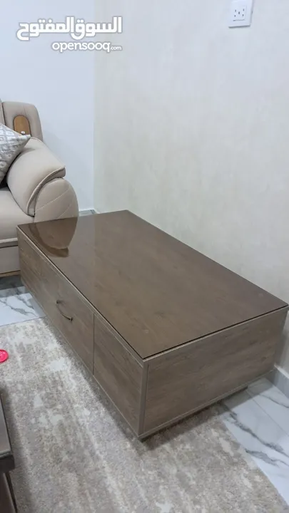 ديكور شاشه وطاوله تفصيل خشب أيجر ألماني ثقيله كثير للبيع لصغر المكان خشب ممتاز ومفصللهم جزاز عسلي