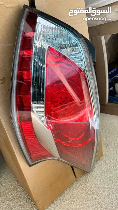 Nissan Altima 2015 model taillight only right side