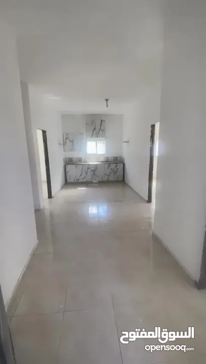 يوجد شقتين للايجار في نعلين وسط البلد بجانب ريو كافيه