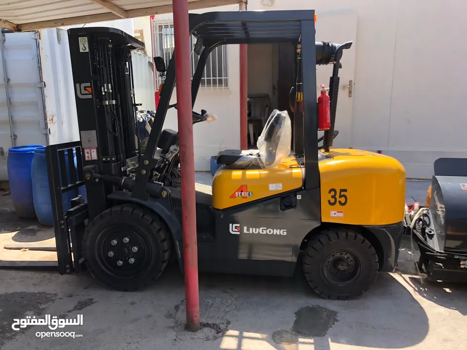 للبيع رافعة شوكية جديده 3.5 طن . ديزل فل الفل . صيني ماترور اسوزو ياباني
