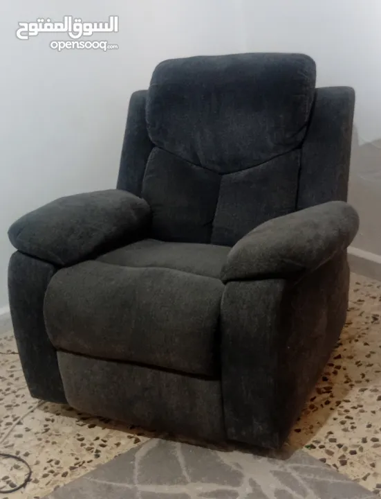 Are you looking for that particular contemporary living room set? Then look no further.