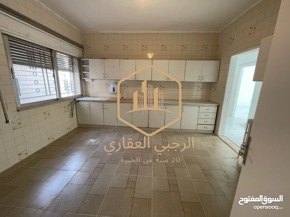شقة / للايجار / ارضية / 3نوم / الصويفية