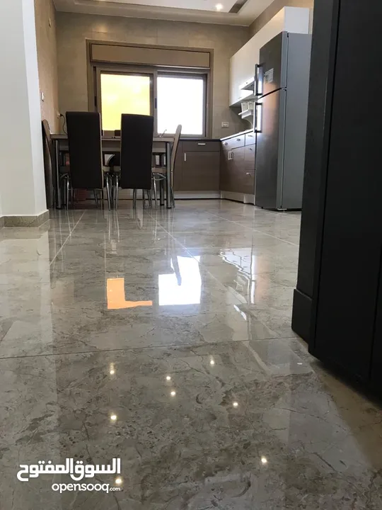 شقة راقية مفروشة للإيجار مقابل البوابة الشمالية - Modern furnished apartment for rent