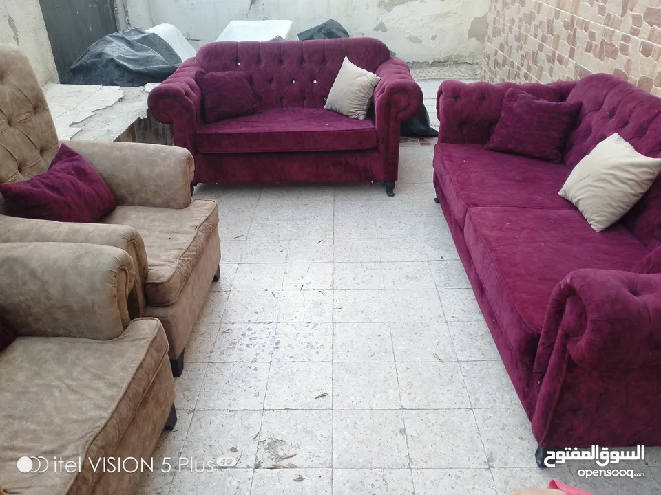 طقم كنب 7 مقاعد بحالة جيدة جدا للبيع المستعجل
