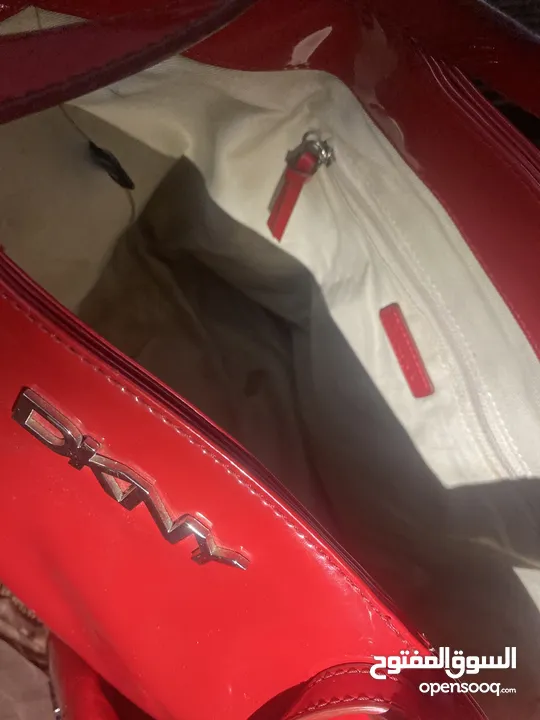 حقيبة الترند حقيبة الأنوثه والجمال DKNY bag بحجم كبير وبتصميم اكثر من أنيق جذااااابه
