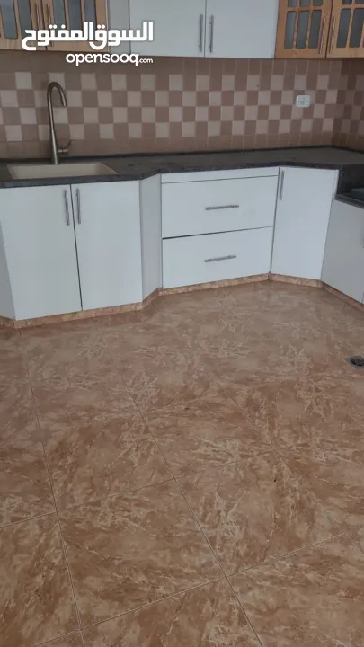 بيت واسع للإيجار في كفر عقب – القدس 3 غرف نوم ( قابل لتفاوض) لتواصل على الرقم الموجود بوصف الاعلان