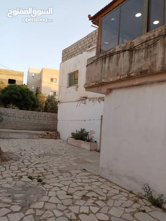 بيت مستقل للبيع عباره عن طابقين مستقلات