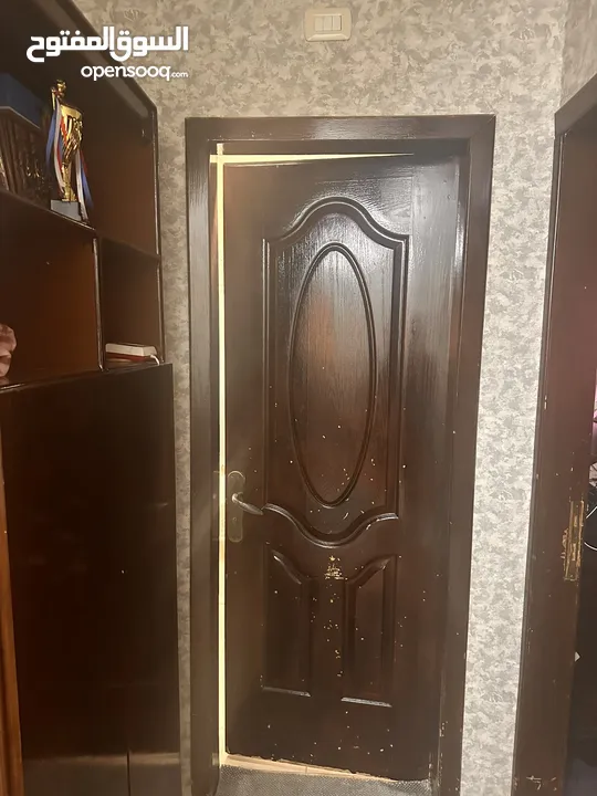 أبواب خشبية مستعمله للبيع