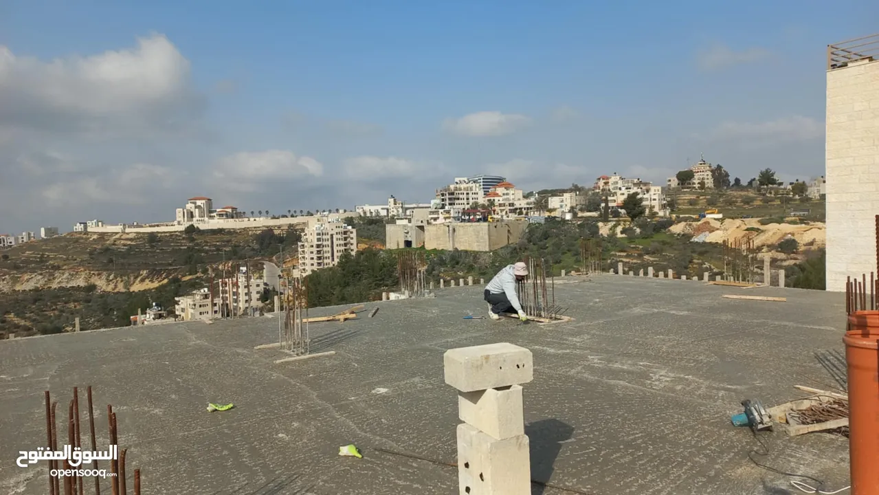 شقق للبيع قرب الشارع الرئيسي