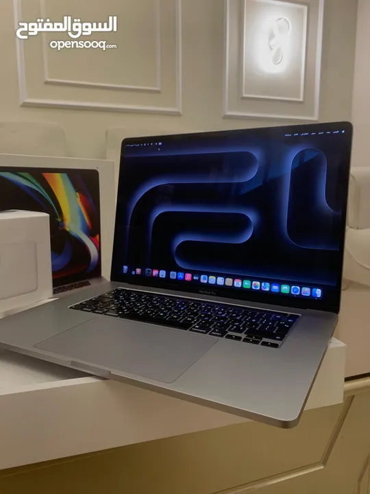 شاشة كبيرة جدا Macbook pro 16 inch  (شبه جديد مع كرتونة) شاحن جديد من ابل ومكفول بسعر مغري جدا
