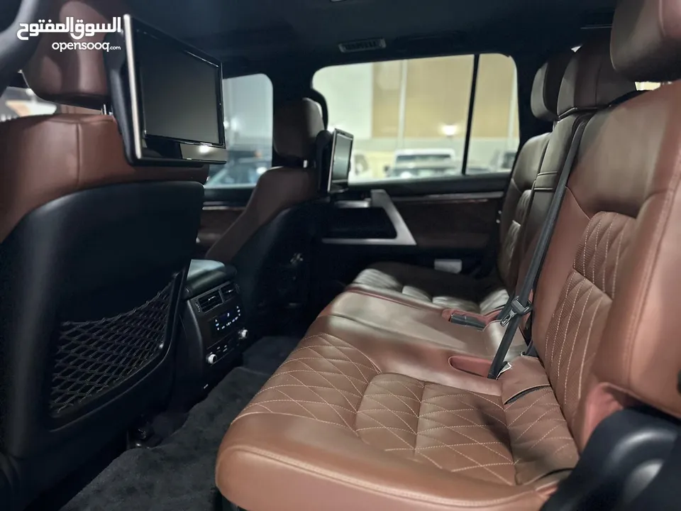 Land Cruiser VXS Black Edition