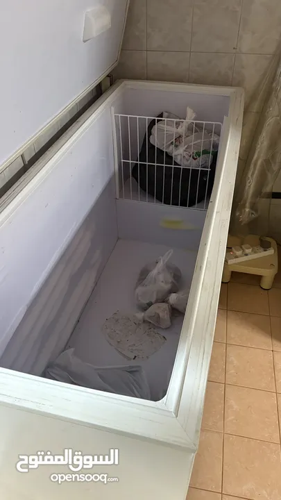 فريزر بحاله جيده جدا للبيع منطقة بوقوه الحجم كبير جدا