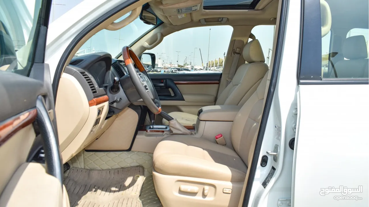 Toyota Land Cruiser GXR V6 2015 GCC with sunroof