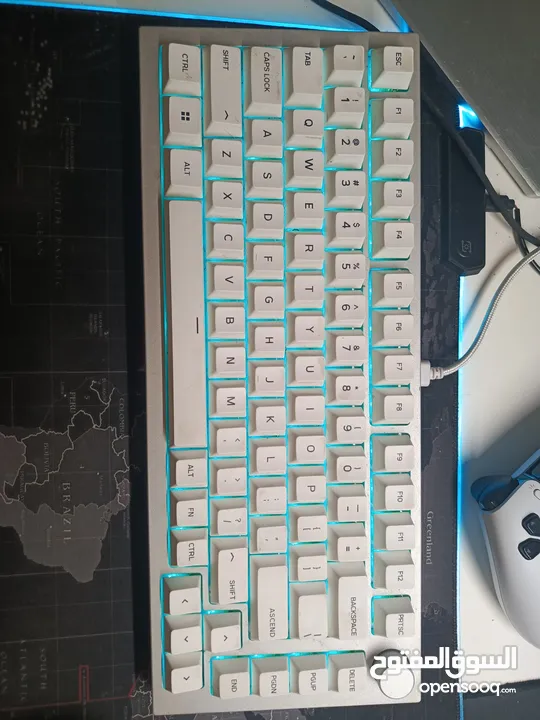 Glorious GMMK pro white Mechanical Gaming keyboard Kiwi switches