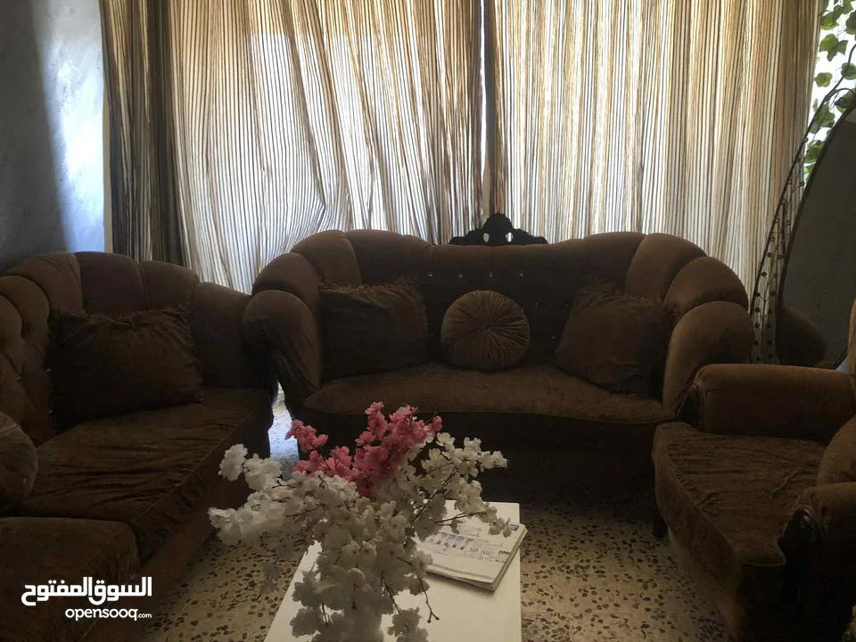 كنب مستعمل بحاله الوكاله