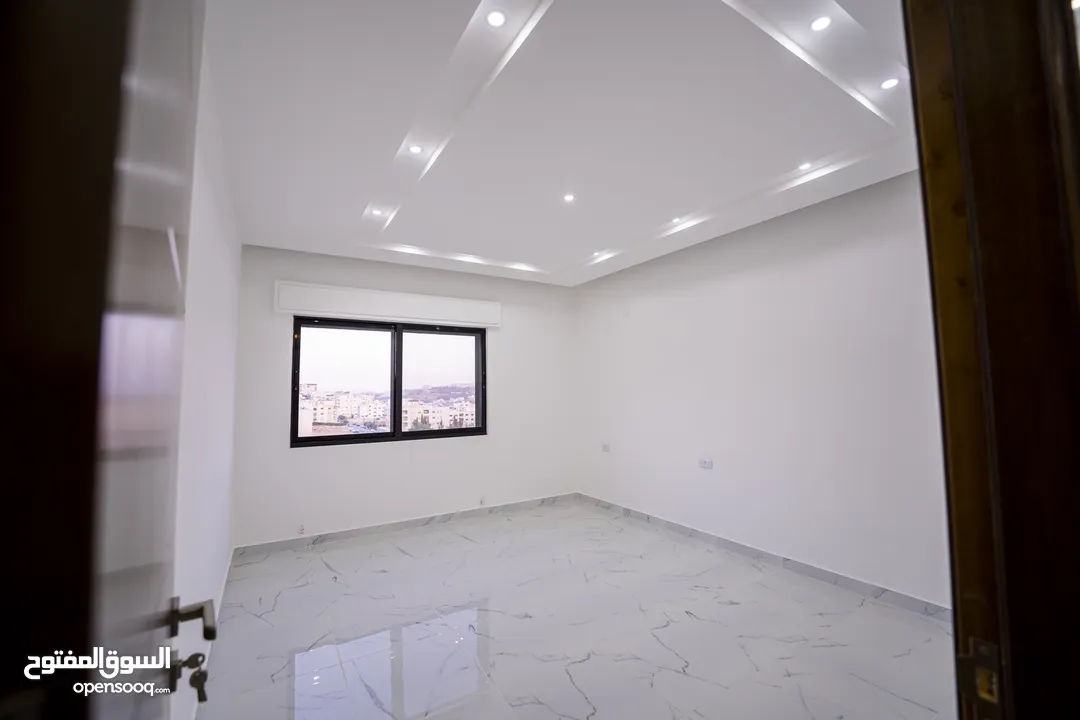 شقة طابق اول مساحة 200م في شفا بدران الكوم قرب سلاله مول
