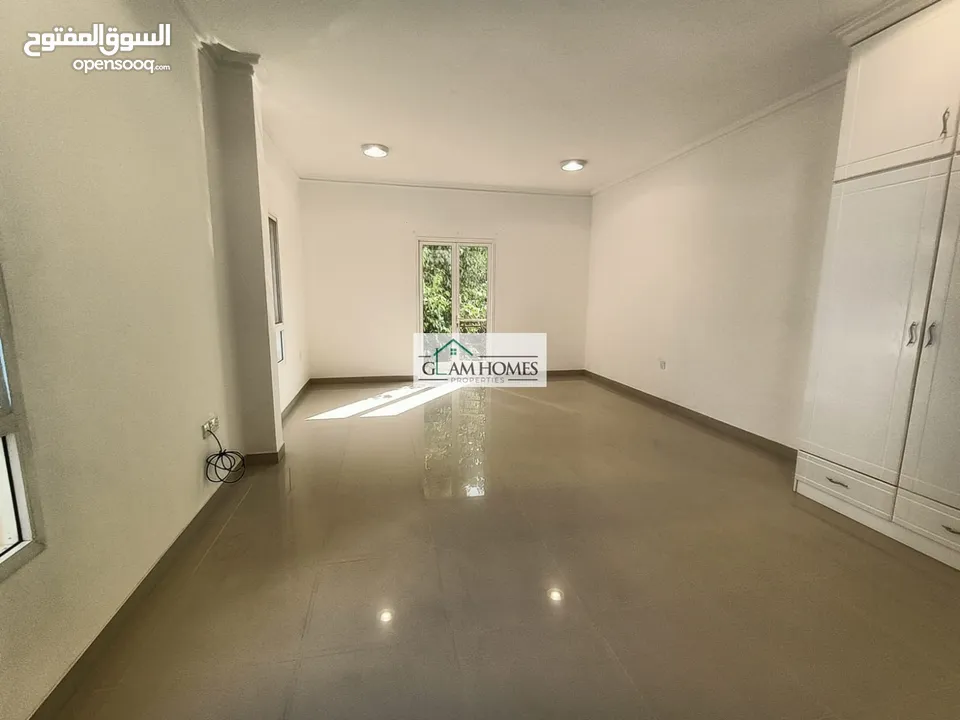 5 Bedrooms Villa for Rent in Madinat Sultan Qaboos REF:299S