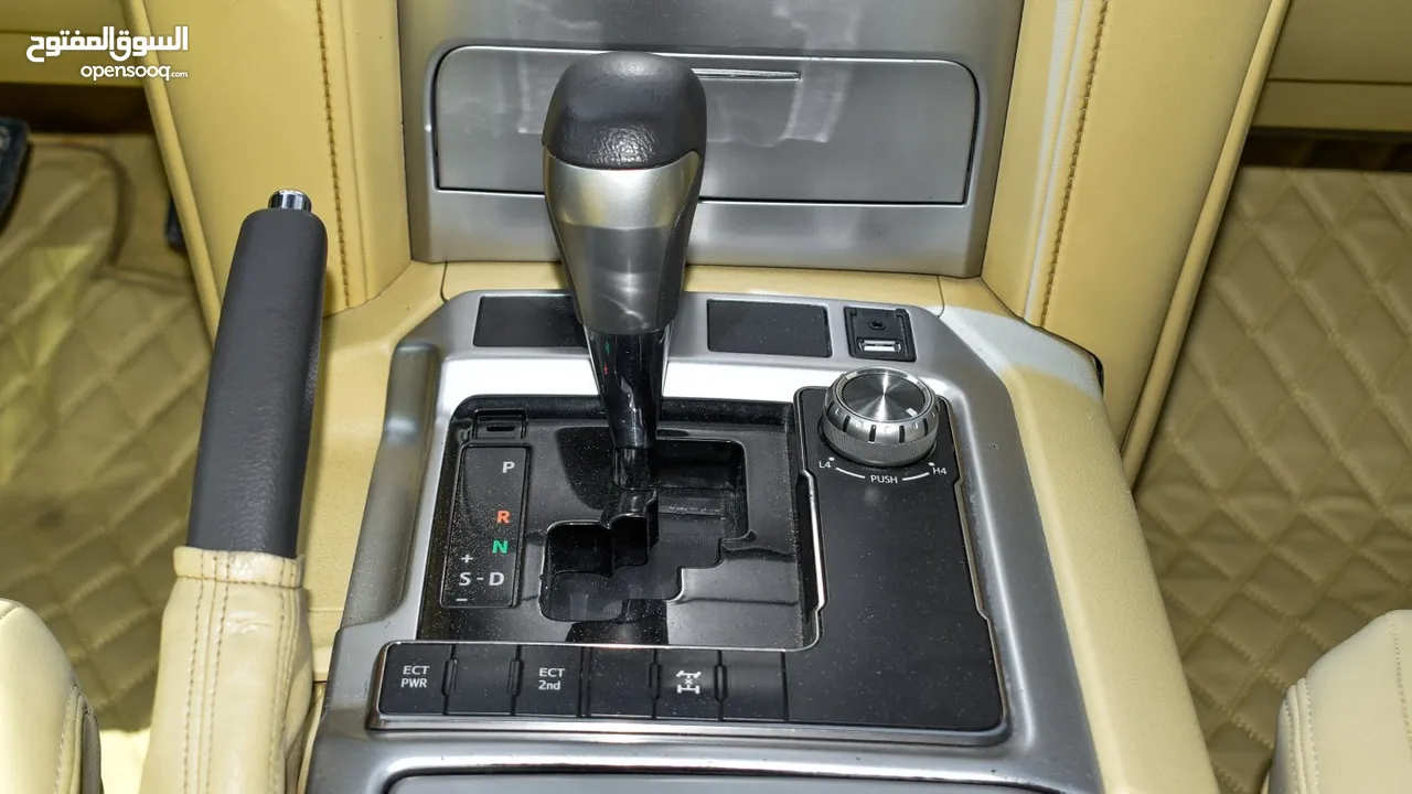 Toyota Land Cruiser V8 2016 GCC - with sunroof