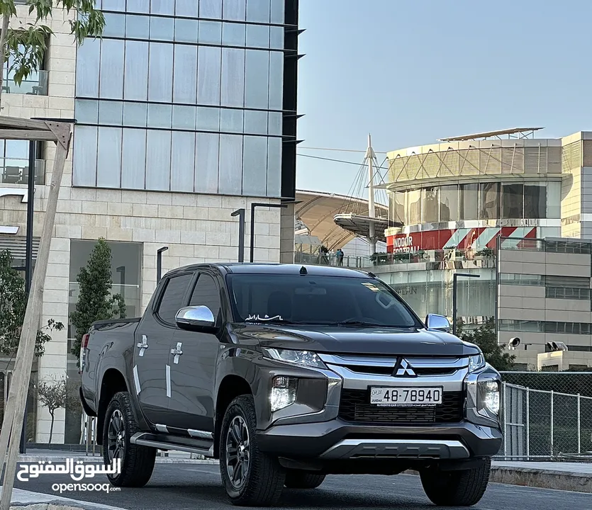 ميتسوبيشي L200 2022 لون بني مميزه فحص كامل كرت ابيض 7 جيد اتوماتيك