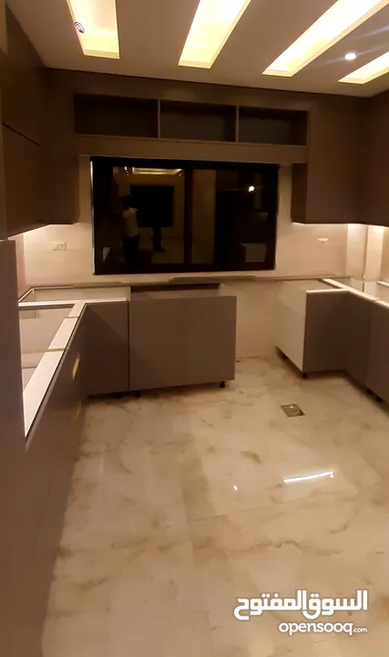 مطبخ لامينيت اسباني او ألماني 4×4...3×4.حرف L.او U.