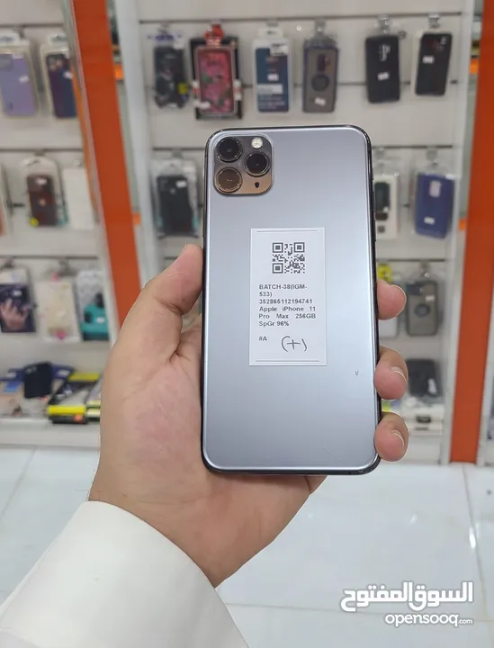 عرض خااص : iPhone 11pro max 256GB هواتف نظيفة جدا بحالة الوكالة مع كراتينها