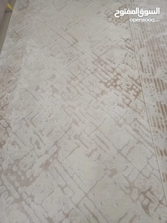 سجاد للبيع شبه جديد