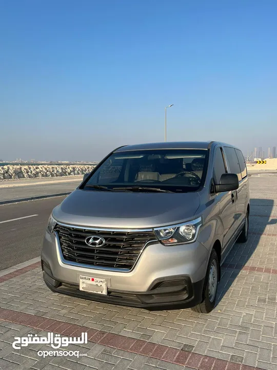 للبيع هيونداي H1 وكالة البحرين اللون رمادي موديل 2020 ممشى السيارة قليل جدا  For sale Hyundai