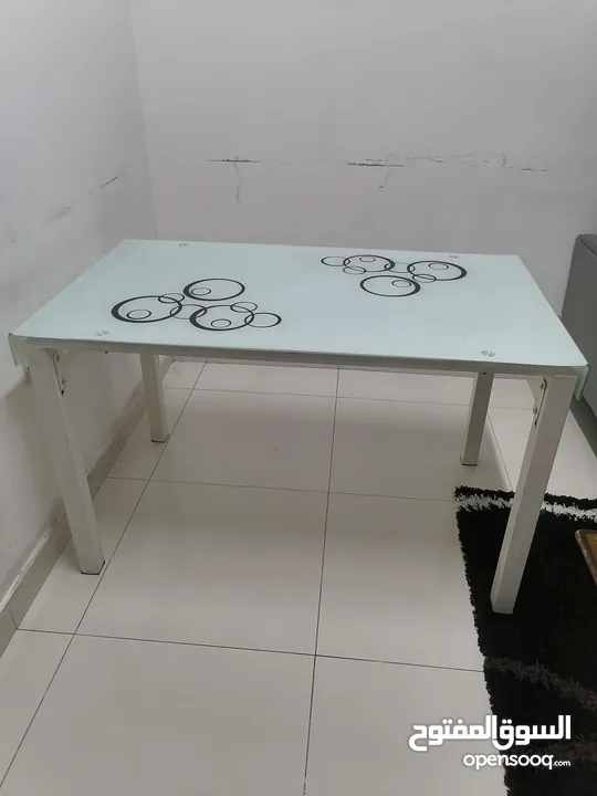 Dining table without chairs in good condition طاولة طعام بدون كراسي بحاله جيده