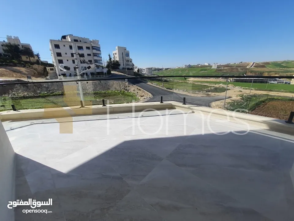 شقة طابق اول للبيع في رجم عميش بمساحة بناء 235م