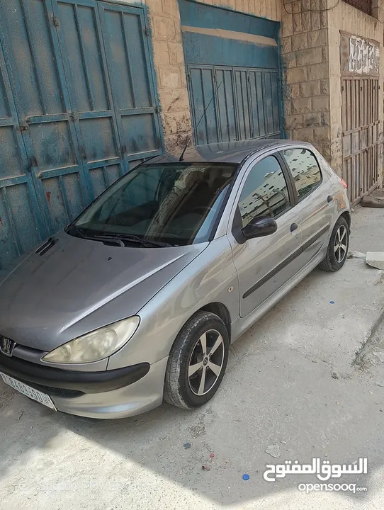 سيارة بيجو للبيع بحالة ممتازة السيارة جديده وكلشي فيها بالنايلون