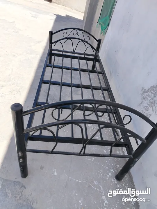 تخت طول 220*90 مع فرشه طبيه تفصيل استخدام شهرين طول 210*90