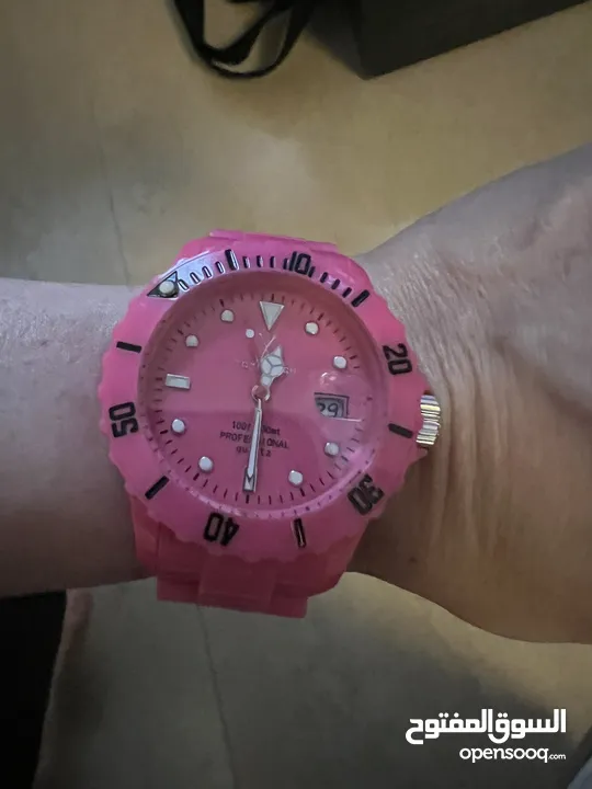 Toy watch in pink