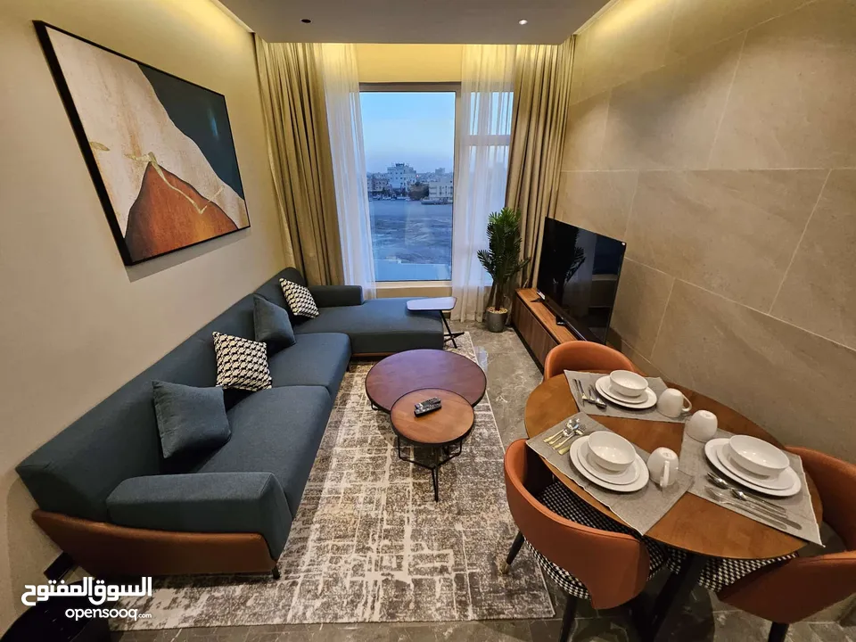 شقق سكنية فاخرة مفروشة بالكامل بإرقى الاثاث شاملة للماء والكهرباء . انترنت مجاني