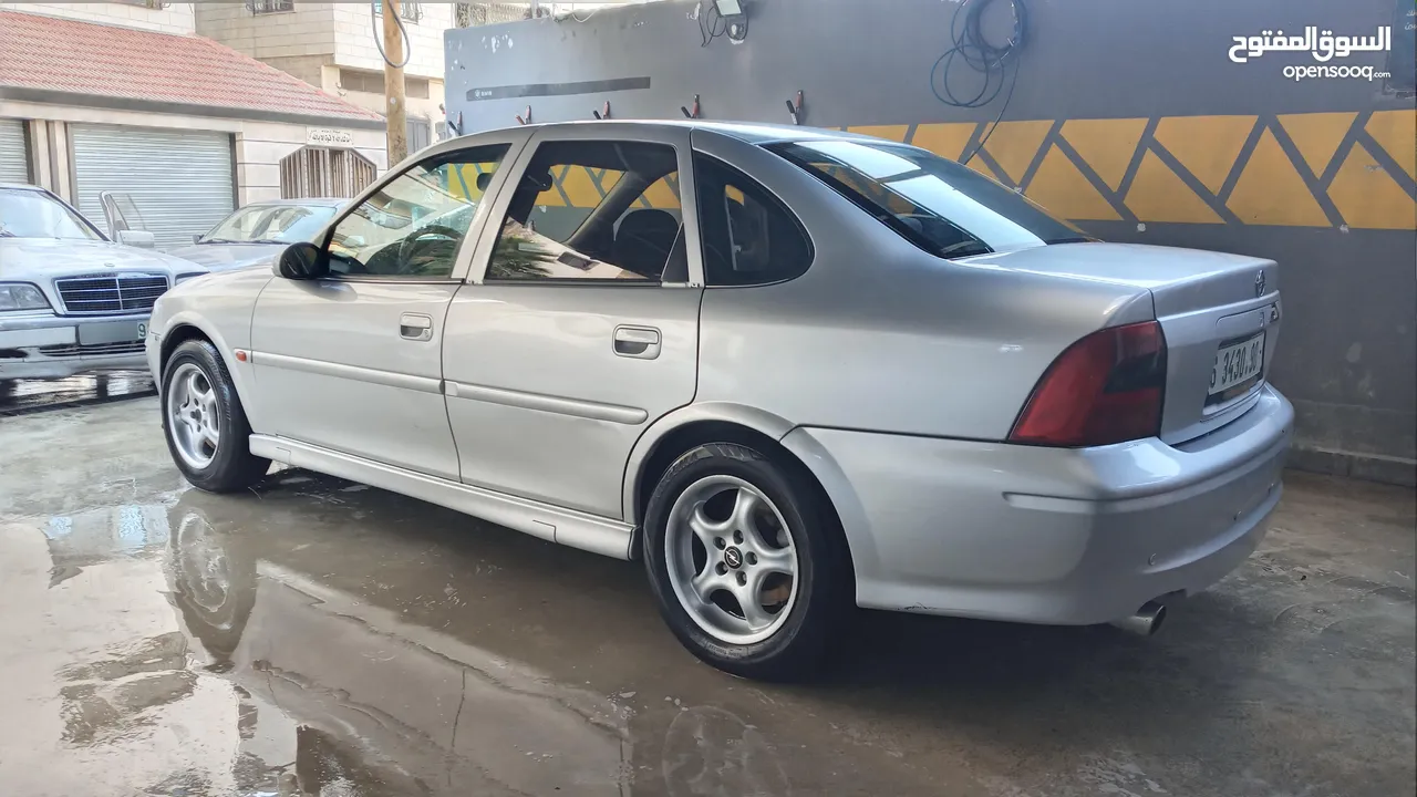 اوبل فيكترا موديل 2000